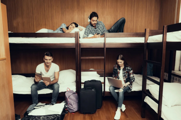 Do Check-in à Imersão Cultural: Experiências Locais em Hostels pelo Mundo